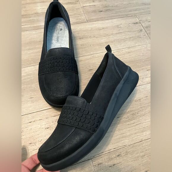 Clarks Cloudsteppers women’s slip on black loafer. Unworn size 9 - Picture 1 of 8